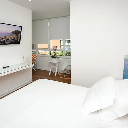 Πανσιόν Casa Pantone 3*